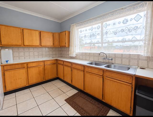 3 BEDROOM FLAT FOR SALE IN THREE RIVERS